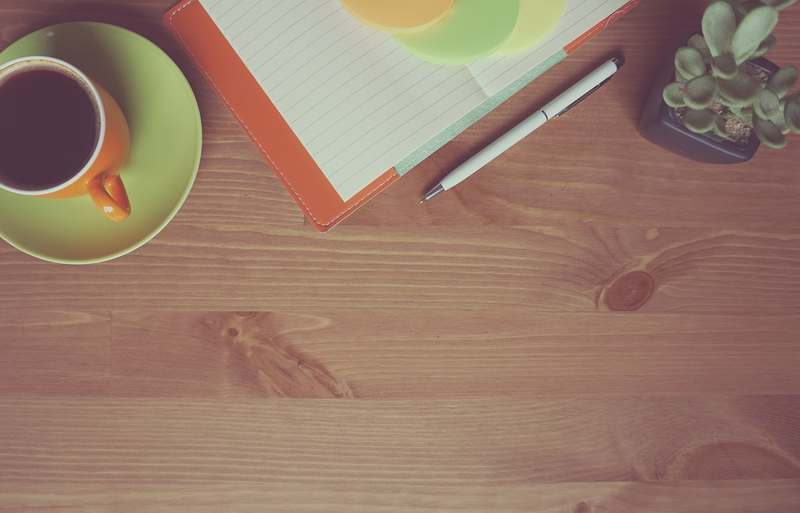 checklist pen notepad wooden desk